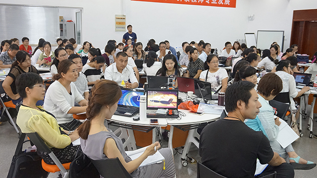 老师们学习焦点智慧教室功能 老师们学习焦点智慧教室功能